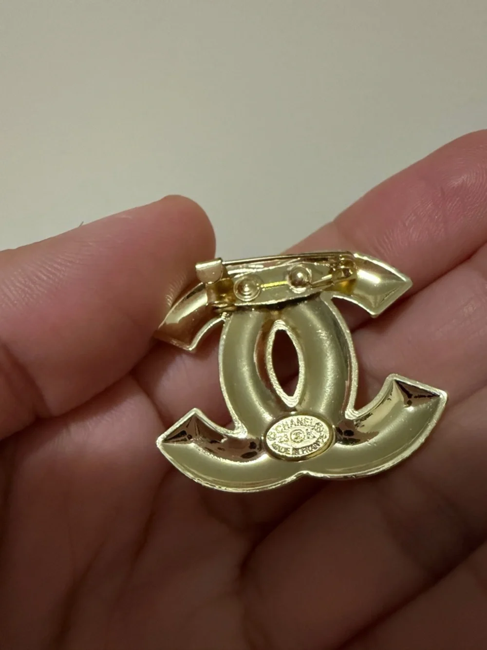 CHANEL Gold Quilted Interlocking CC Brooch - Picture 3 of 3